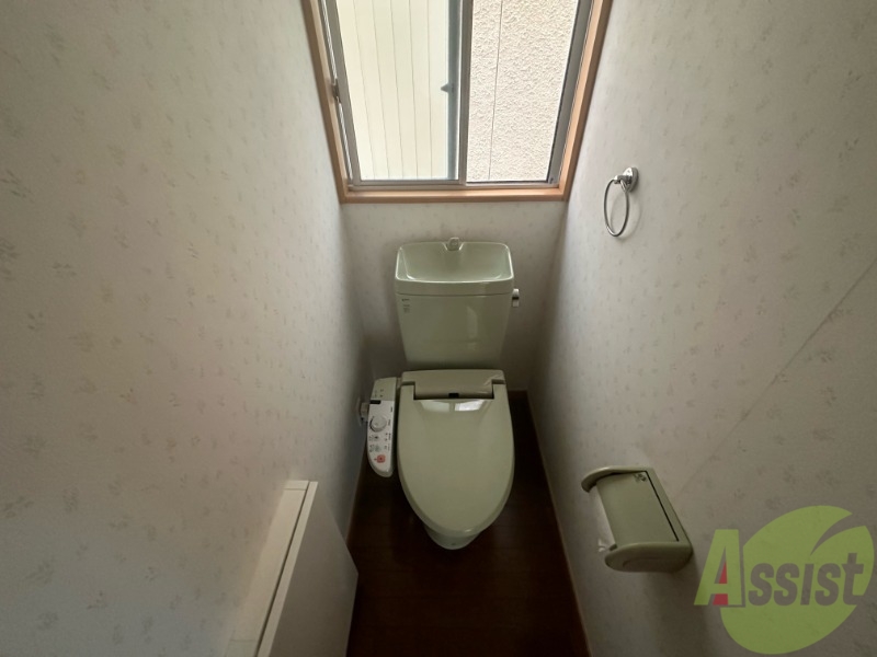 トイレ　温水洗浄便座付きのトイレは、使用しやすくうれしいですね。