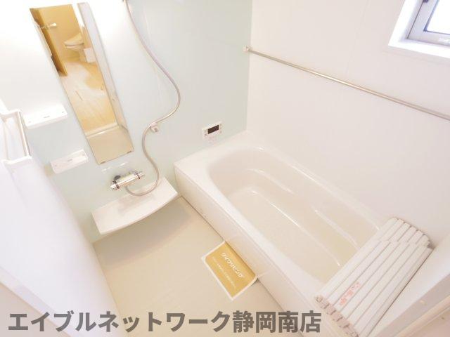 バス・シャワールーム　コンパクトで使いやすいお風呂です