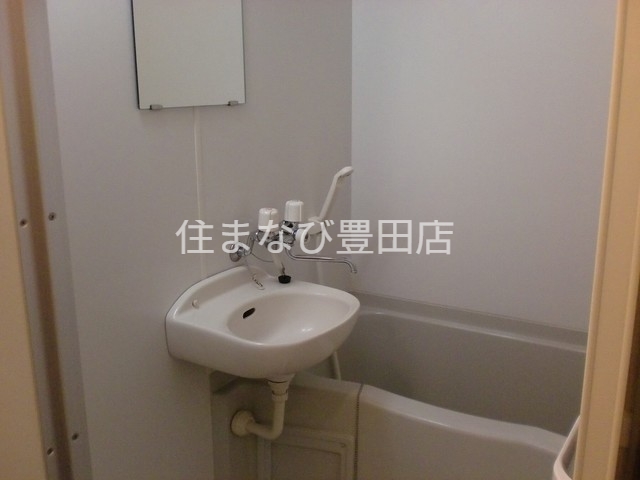 洗面設備　同型写真