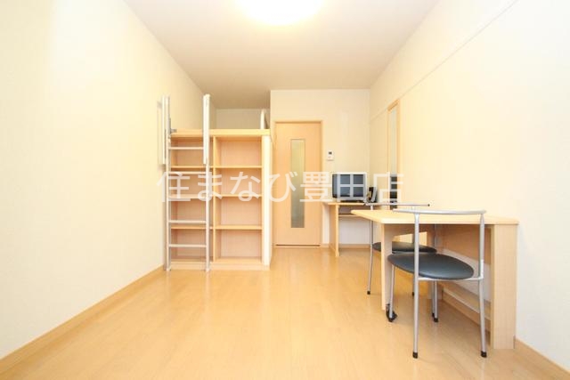 居室・リビング　同型写真