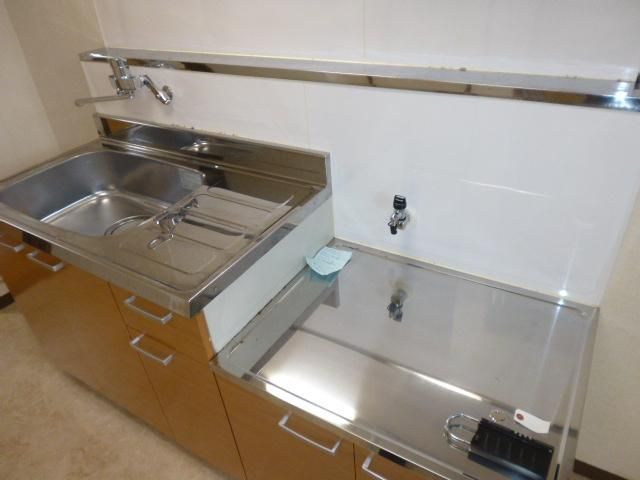 キッチン　調理器具を収納できます。