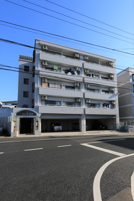 松山市東野のマンションの建物外観