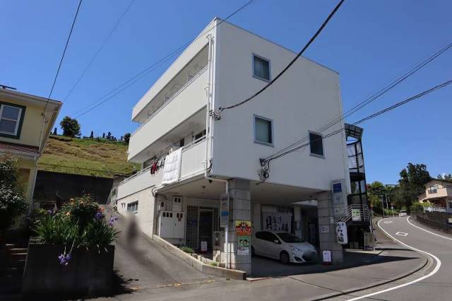 【三島市萩のマンションの建物外観】