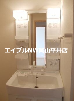 【赤磐市松木のアパートの洗面設備】