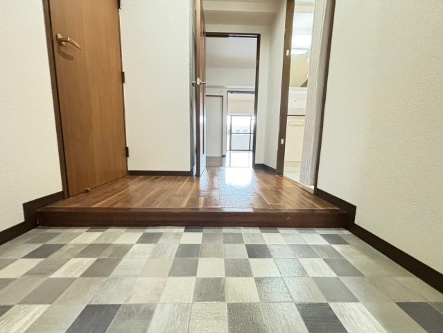 玄関　詳細は、RISUMO江坂本店までお問合せください♪