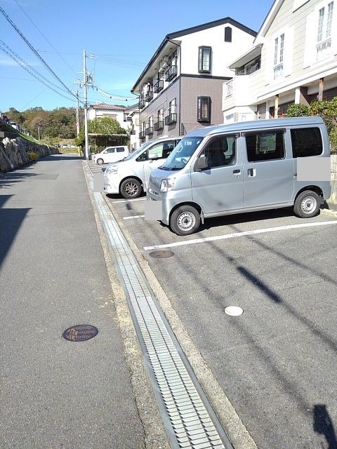 【アーバンキャッスルＢの駐車場】