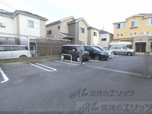 【ヴィラノーブルイーストの駐車場】