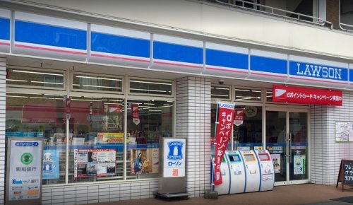 【アミティ館内　二番館のコンビニ】