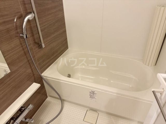 【サンパティークのバス・シャワールーム】