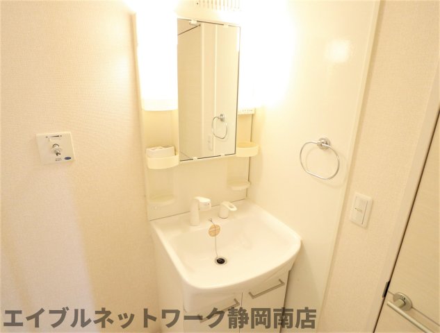 洗面設備　使いやすい洗面所です