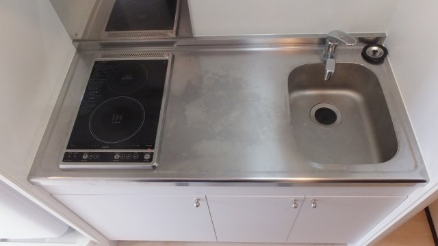 キッチン　キッチンスペースが広くIHコンロで料理も楽々