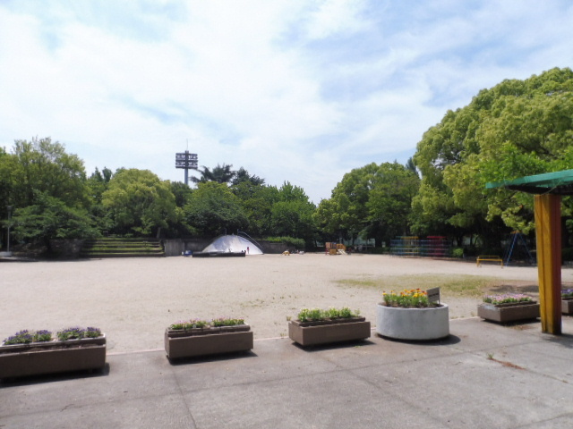 【プレアール吹田内本町の公園】