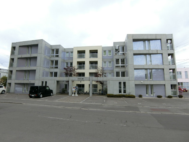 函館市本町のマンションの建物外観