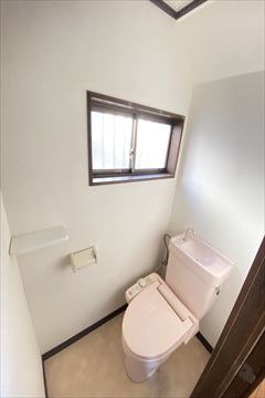 ＪＲ高崎線 桶川駅 徒歩10分 2階建 築36年のトイレ写真