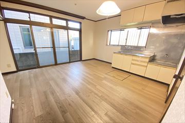 ＪＲ高崎線 桶川駅 徒歩10分 2階建 築36年の居間写真