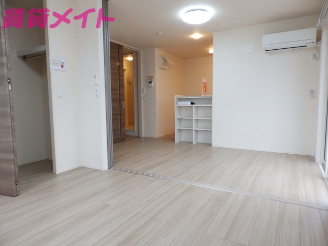 居室・リビング　同型参考写真