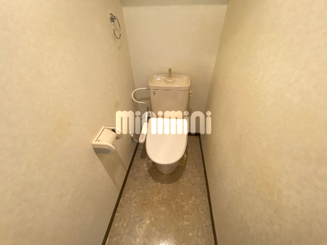 トイレ　温水洗浄便座付きのトイレです