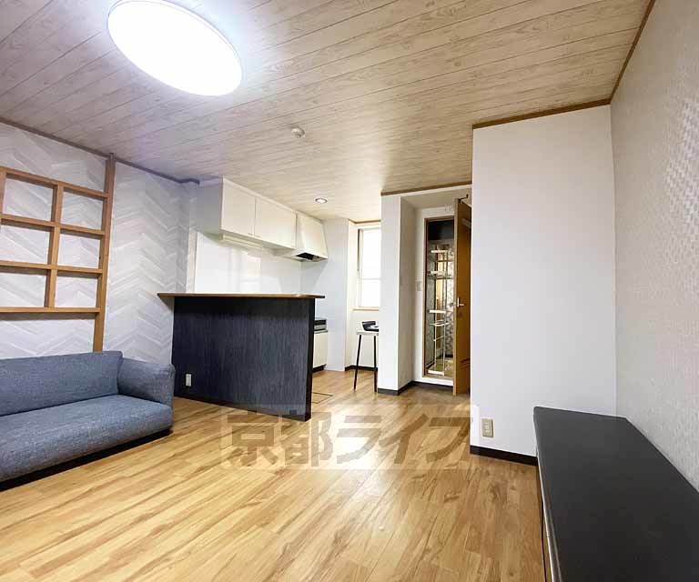 居室・リビング　落ち着いた雰囲気のお部屋です