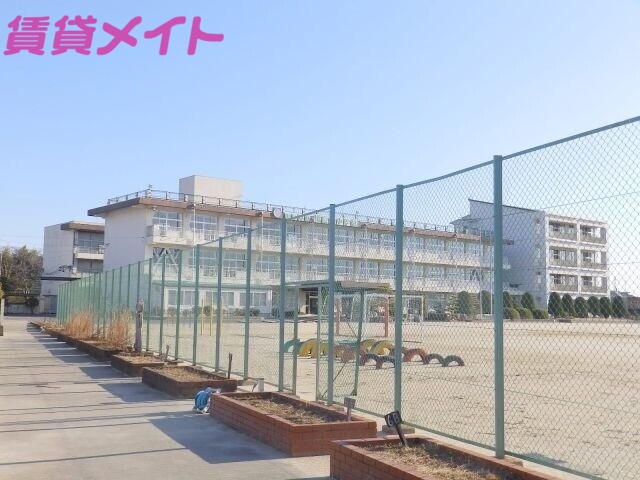 【三重郡川越町大字豊田のマンションの小学校】