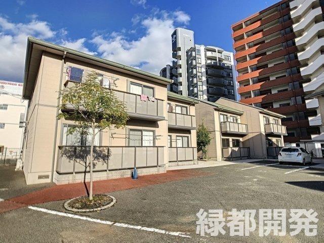 【下関市長府松小田本町のアパートの建物外観】