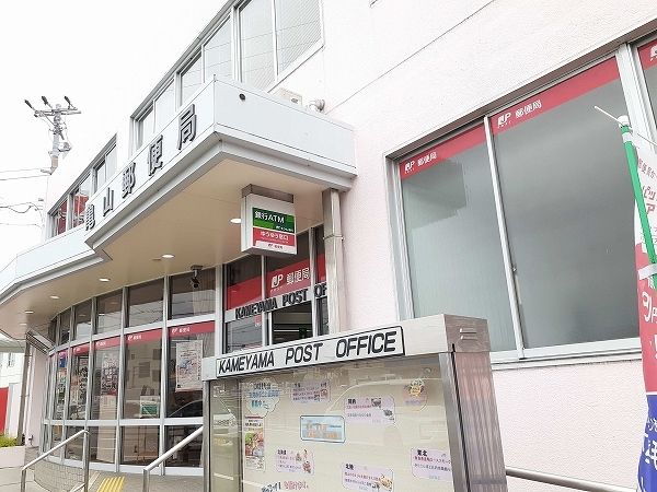 【亀山市小下町のアパートの郵便局】