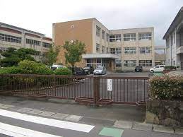 【善通寺市稲木町のアパートの小学校】