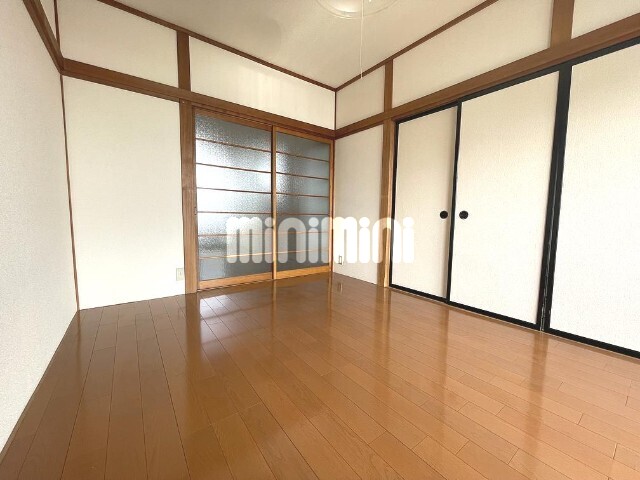 居室・リビング　明るい洋室ですね。