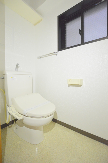 トイレ　トイレにも窓！明るいです（＾Ｏ＾）