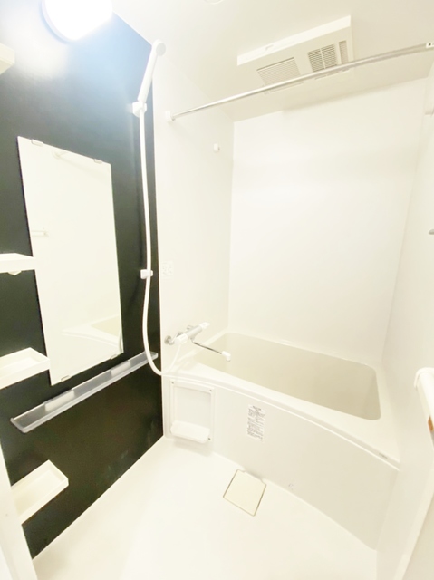 バス・シャワールーム　浴室乾燥・暖房・２４時間換気機能付き