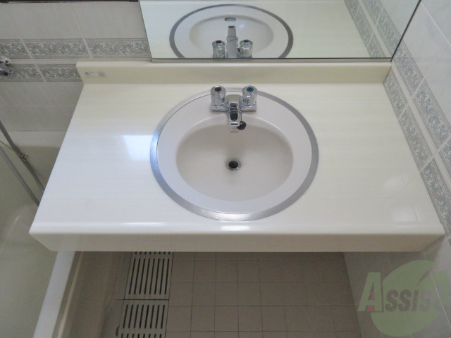 洗面設備　お洒落な洗面台で、朝の支度、歯磨きもはかどりますね。