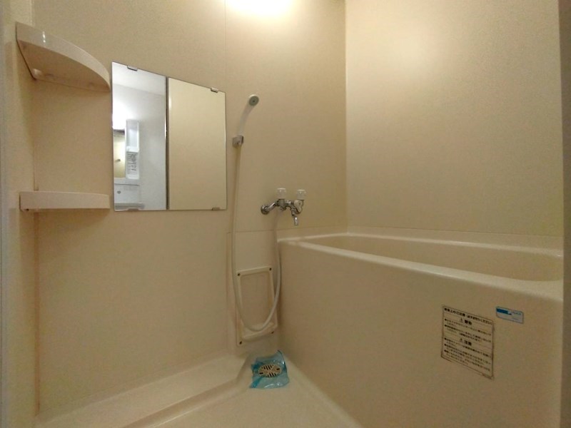 バス・シャワールーム　清潔感のあるお風呂で一日の疲れを癒しましょう。