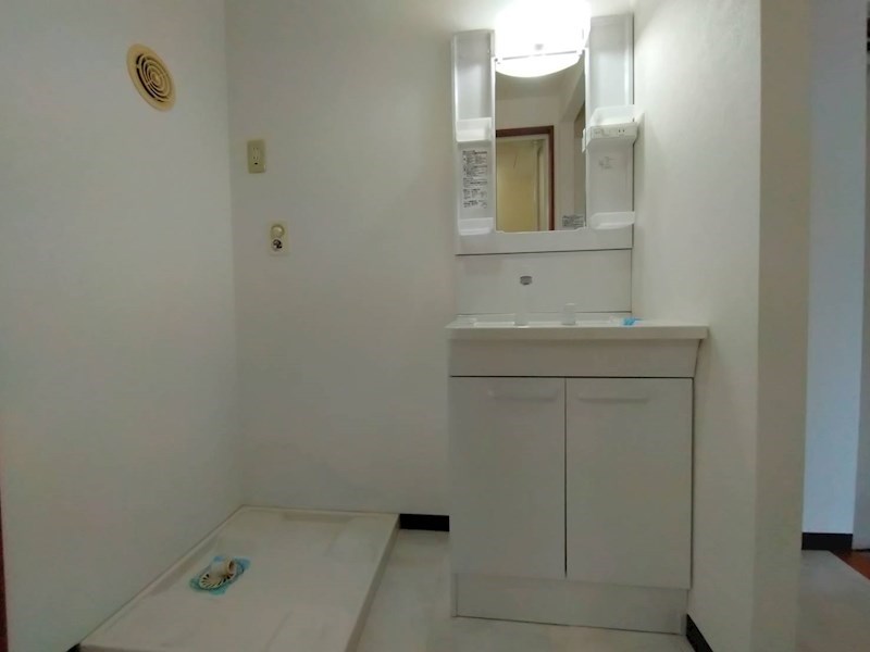 洗面設備　使い勝手の良い洗面化粧台。