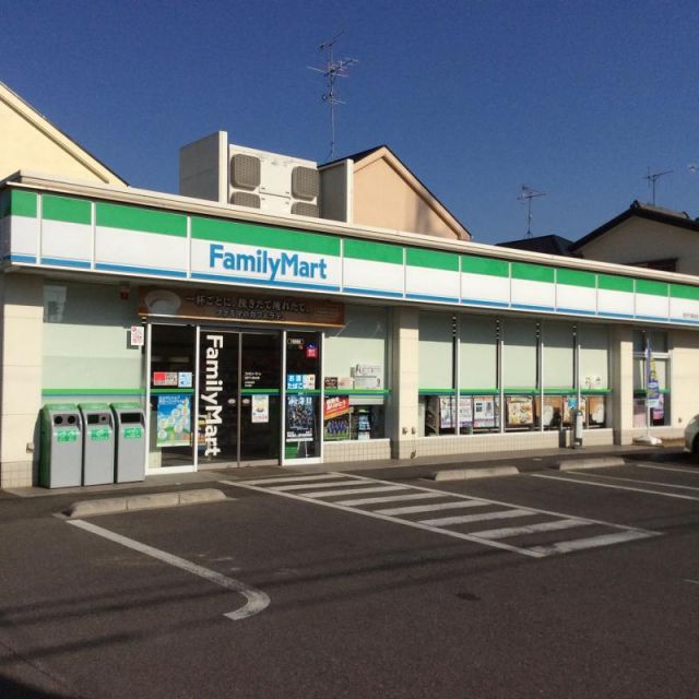 コンビニ　ファミリーマート松戸小金店（コンビニ）まで921m