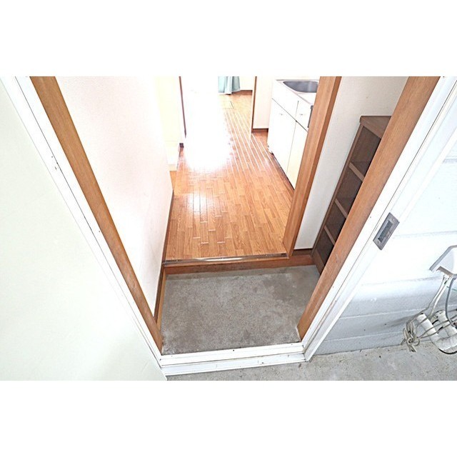 玄関　別部屋の参考写真です。