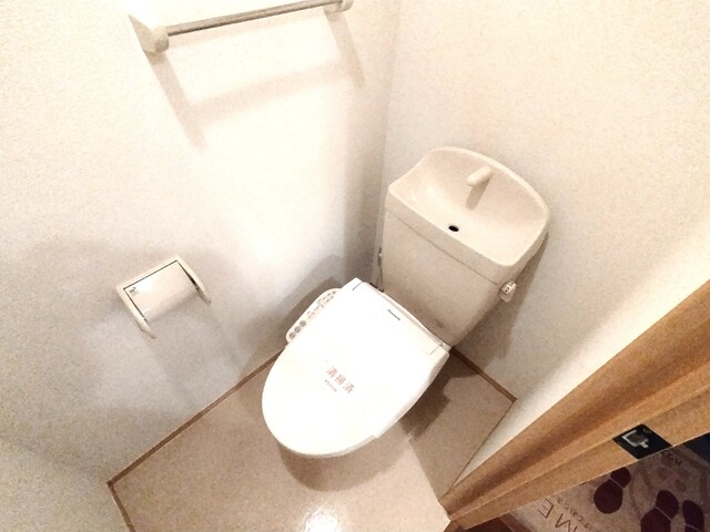 トイレ　★★トイレは嬉しい洗浄機能付き便座です♪★★