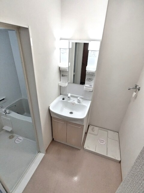 洗面設備　★★洗面所には身支度に便利な洗面化粧台があります♪★★