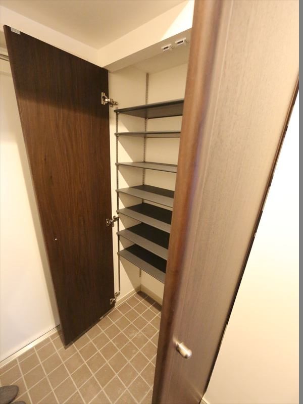 玄関　玄関　シューズボックス