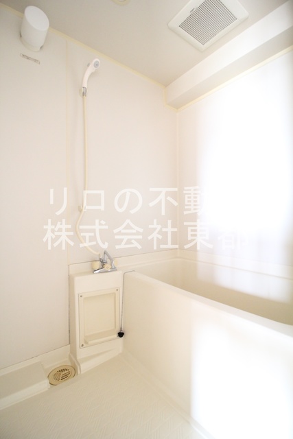 バス・シャワールーム　人気の浴槽付き☆快適にバスタイムをお過ごしいただけます♪