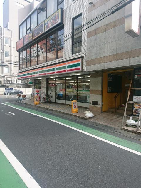 コンビニ　セブンイレブン越谷駅東口店（コンビニ）まで246m
