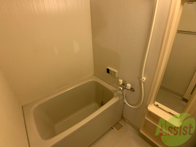 バス・シャワールーム　追い焚き機能が付いているのでいつでも温かいお風呂に入れますよ