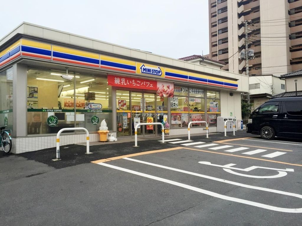 コンビニ　ミニストップ八潮伊勢野店（コンビニ）まで320m