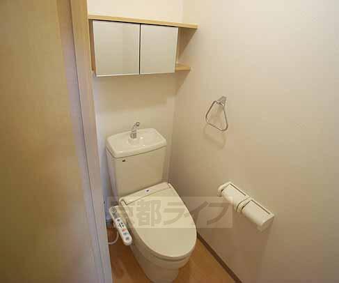 トイレ　ウォシュレット付きです・