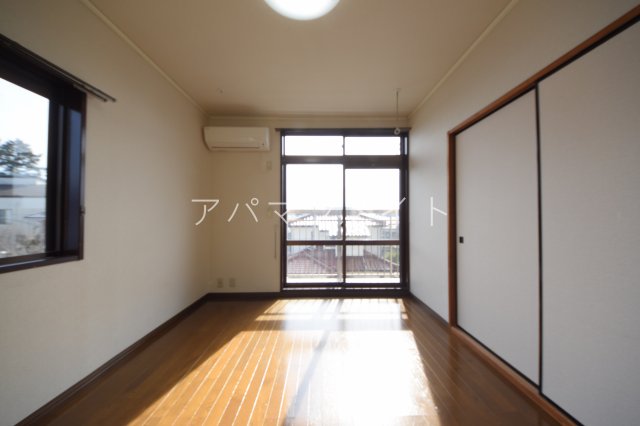 居室・リビング　フローリング！