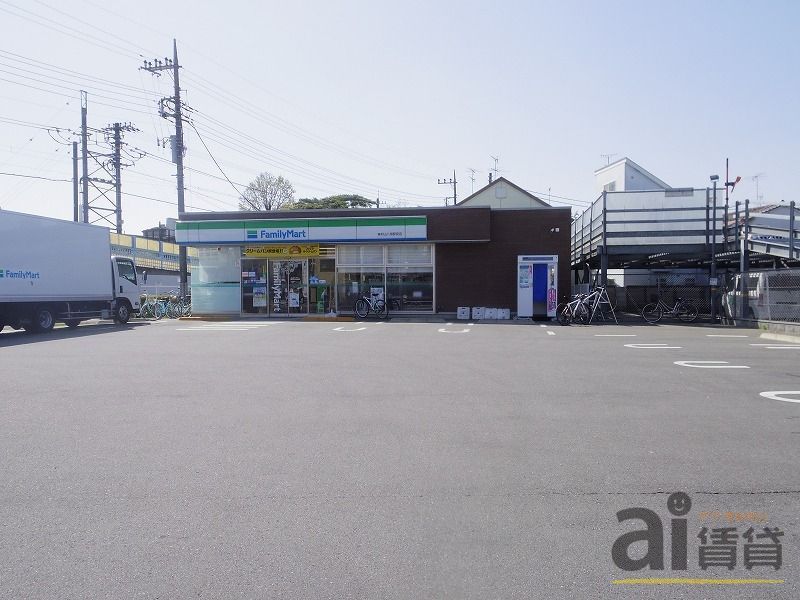 コンビニ　ファミリーマート 東村山八坂駅前店（コンビニ）まで300m