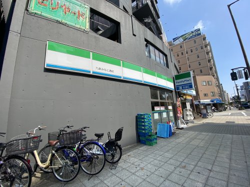 コンビニ　ファミリーマート（コンビニ）まで118m