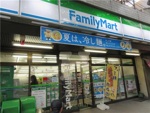 コンビニ　ファミリーマート 西台駅前店（コンビニ）まで193m