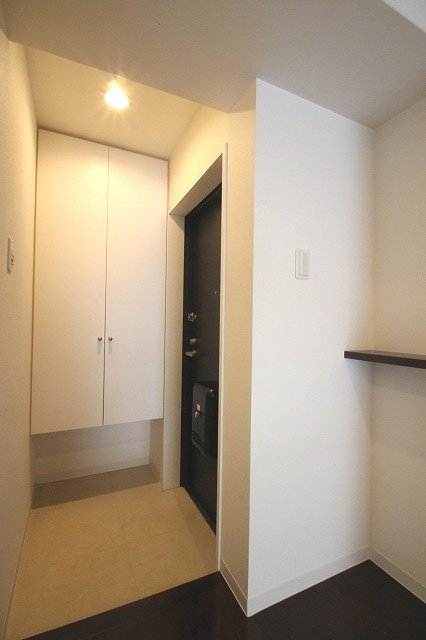 玄関　同物件、別号室のものです。