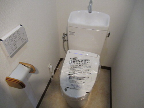 トイレ　洗浄便座付きトイレ