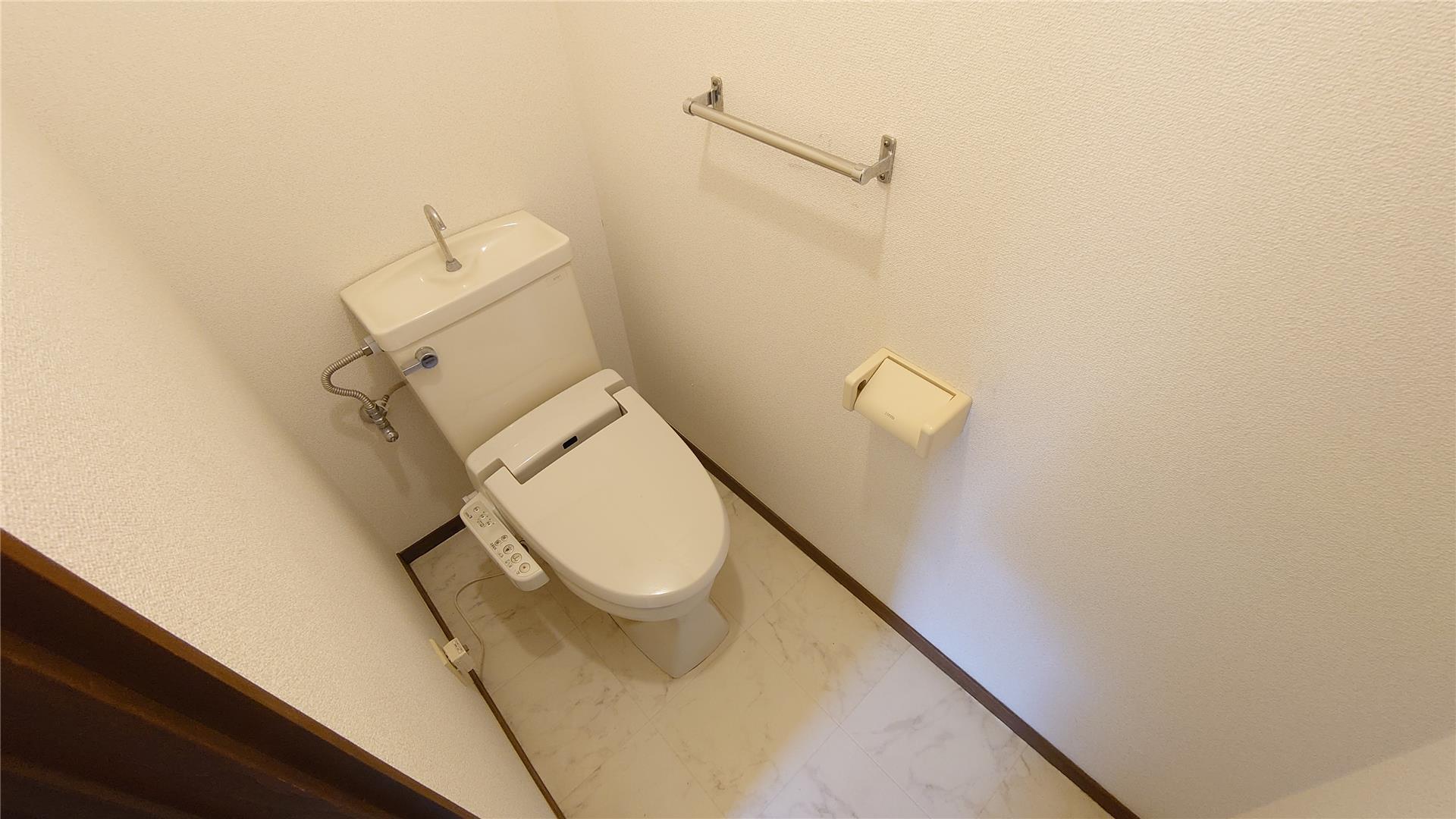 トイレ　ウォシュレット付きの洋式トイレ♪