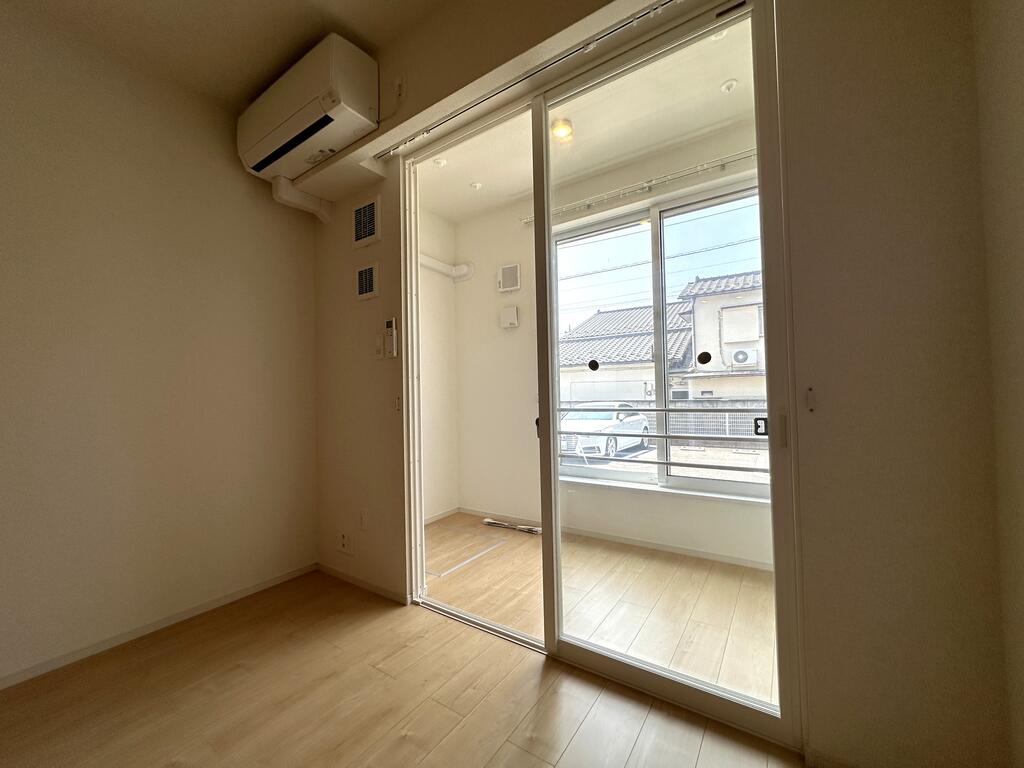バルコニー　雨の日や花粉の時期でも洗濯物が干せます♪